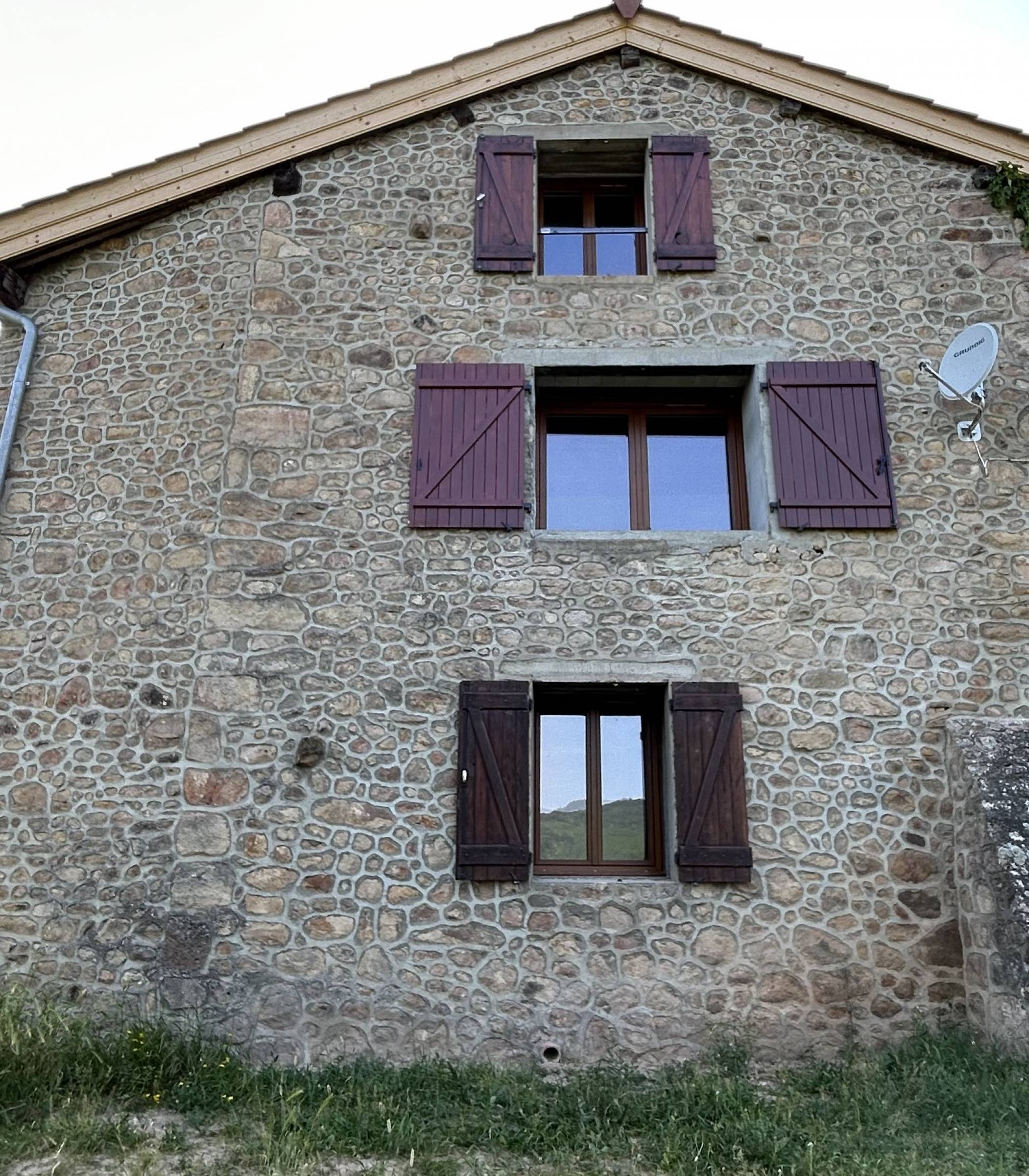 Agrandissement de fenêtre en rénovation énergétique à Beaujeu près de Belleville en Beaujolais (69)