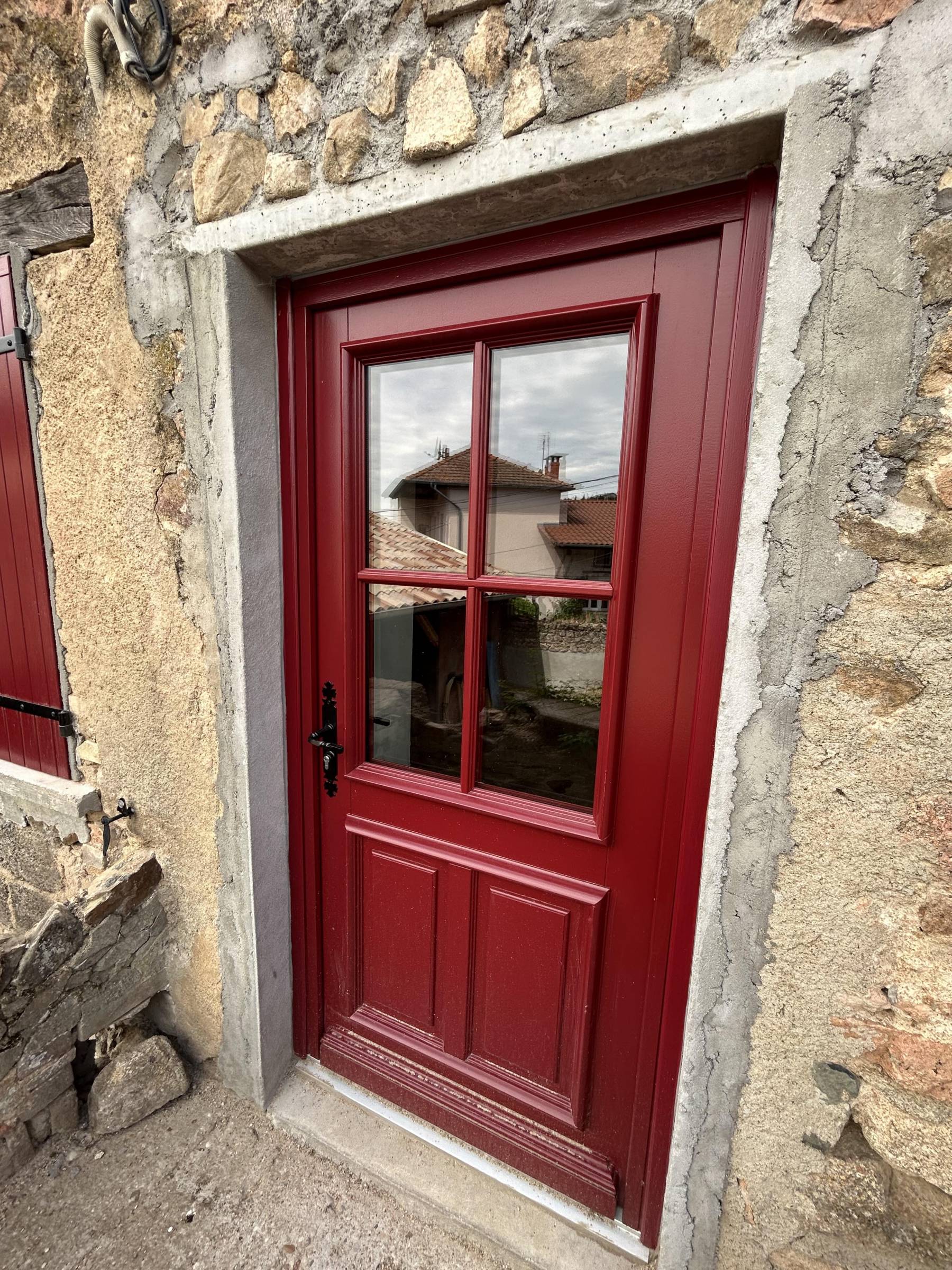 Rénovation de porte d'entrée à Chiroubles près de Belleville en Beaujolais (69) 