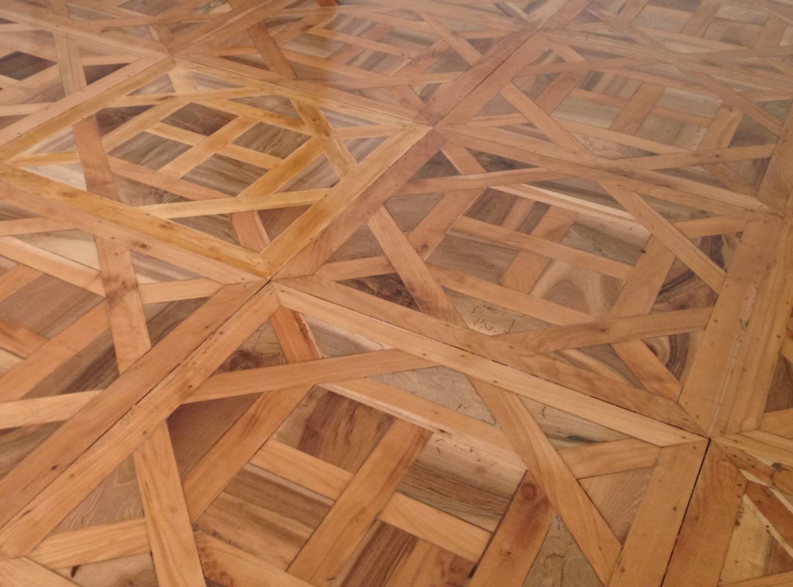 Restauration, rénovation et vitrification d'un parquet ancien Versailles à Lyon 6ème