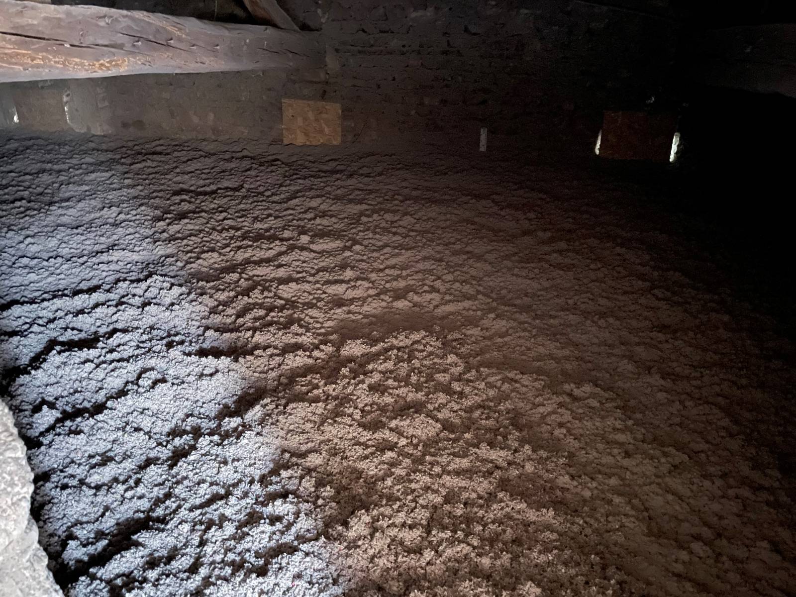 Isolation des combles perdus par ouate de cellulose à Beaujeu (69)