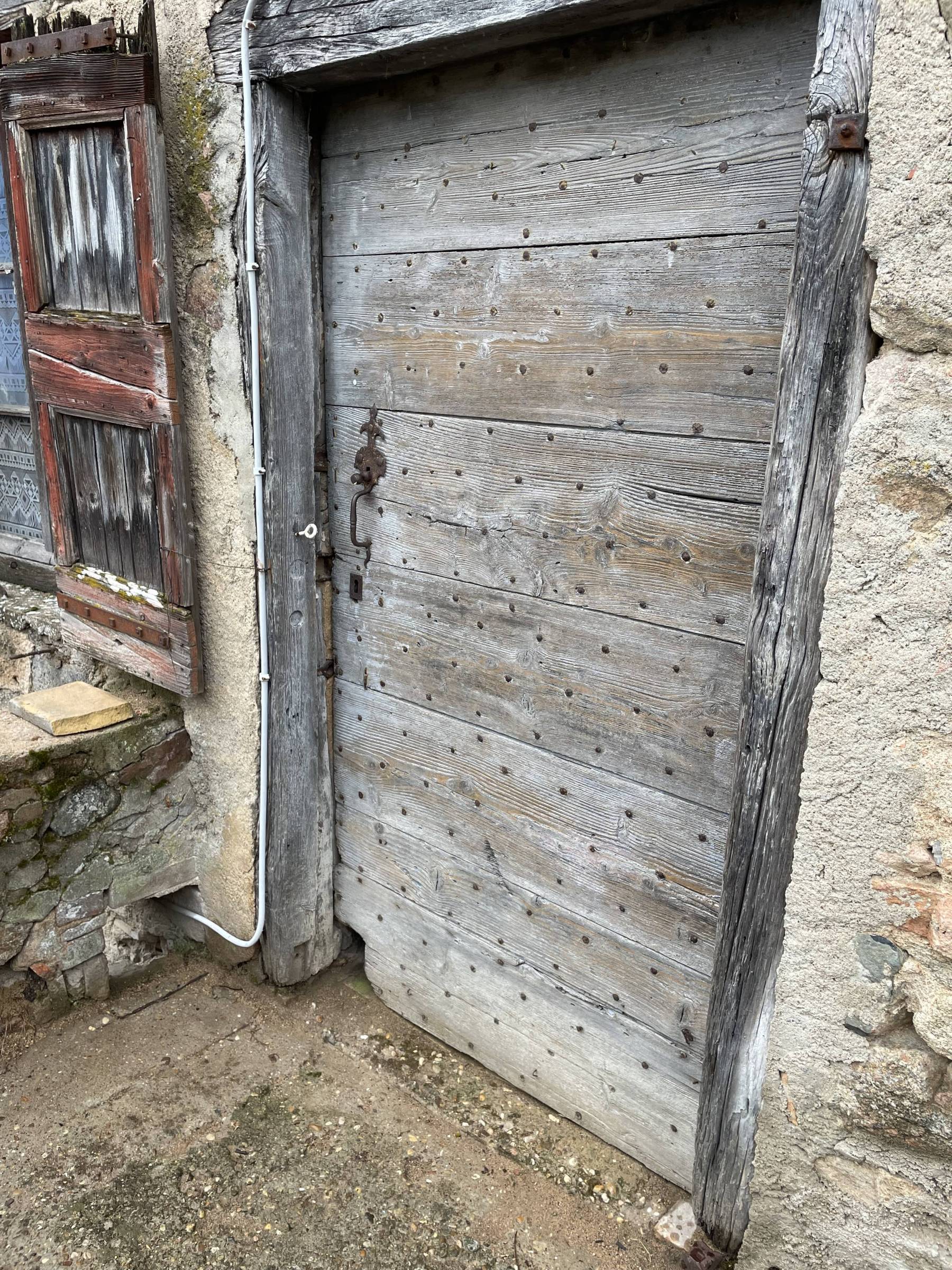 Rénovation de porte d'entrée à Chiroubles près de Belleville en Beaujolais (69) 